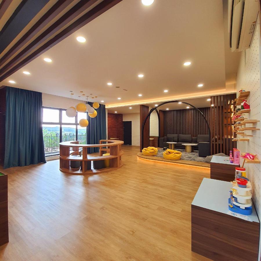 The Glass Homestay Putrajaya Buitenkant foto